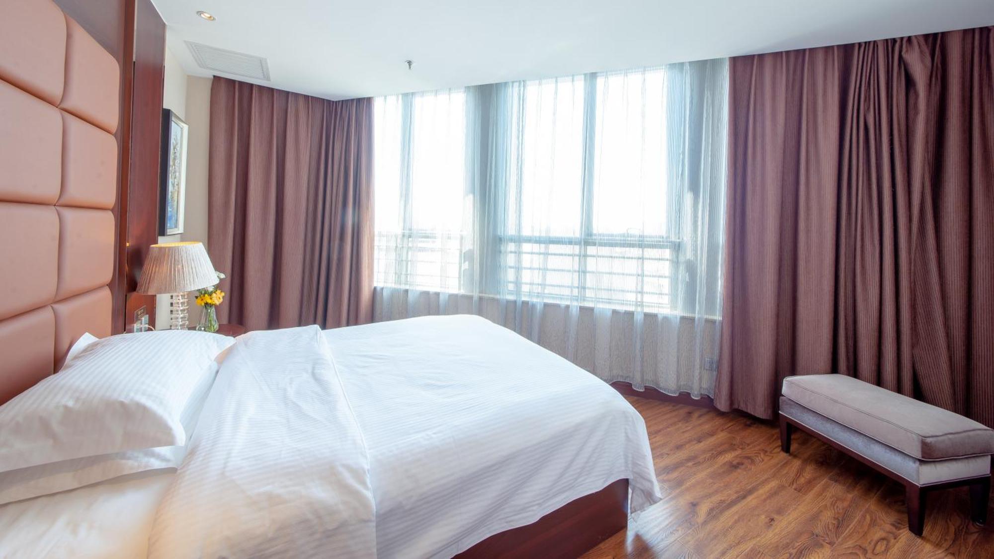 Khách sạn Sunflower Hotel--beijing Universal 4*