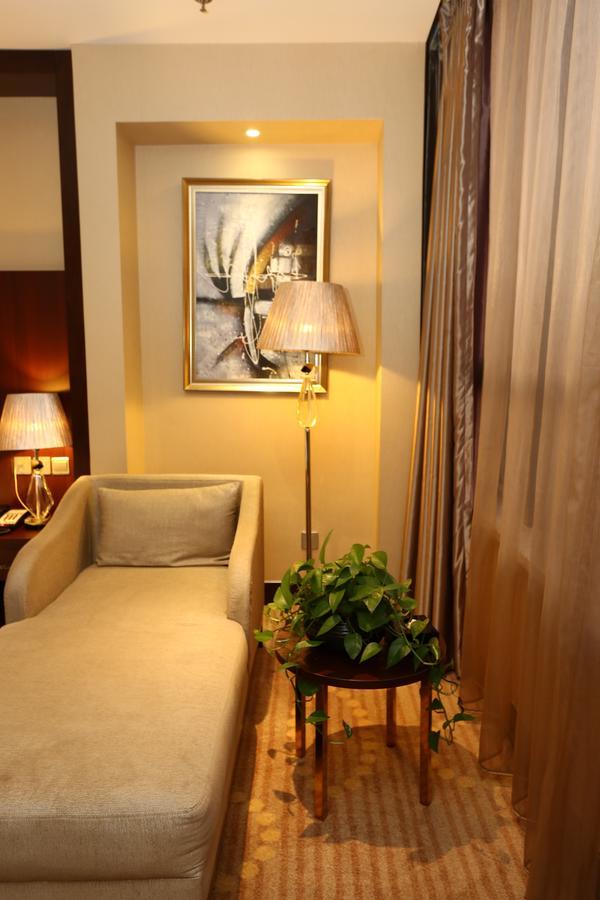 Khách sạn Sunflower Hotel--beijing Universal 4*